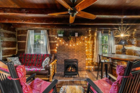 Boozy Bear Bungalow romantic cabin 5 mins 2 downtown with hot tub and fire pit Gatlinburg